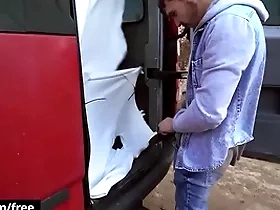 Over-polite gets regarding the van & undresses majk before get him on his knees to drill his ass - bromo