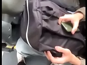 Fiquei de pau duro cara no busão ficou louco querendo pegar