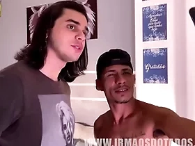 Recebendo uma visita em casa para uma foda gostosa