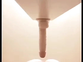 Dildo makes me cum