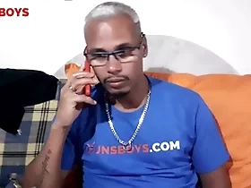Pediu uma pizza de calabresa , mas acabou convencendo o entregador a trocar a pizza por sexo  l  assista completo no white-hot