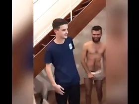 Brincadeira valendo o rabo