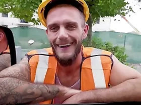 Construction worker gets played and gets sucked unconnected with a man as a substitute for be useful to a woman