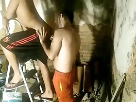 Sexo na construção - o pedreiro dotado gozou dentro conclude meu rabo