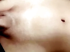 ズボンを脱ぐとかわいい包茎パイパンちんぽが頭を出す