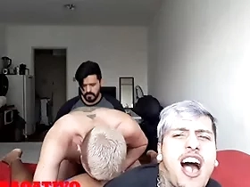 Um putinho queria comer meu namorado ander hard mas tinha que levar a piroca do kxorro! video completo vc encontra no meu xvideos red!