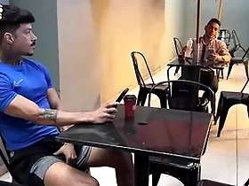 Devolveu o celular e foi pago com foda