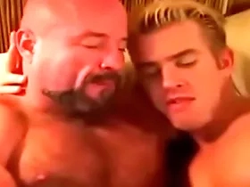 Daddy se coge a hijo después de la piscina