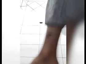 Tomando banho na academia