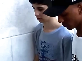 Tirando a virgindade execute novinho