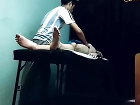 Masaje con final feliz (parte 1/2)