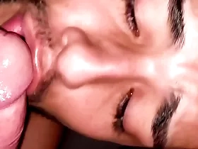 Meu tiu me botou pra mamar ele